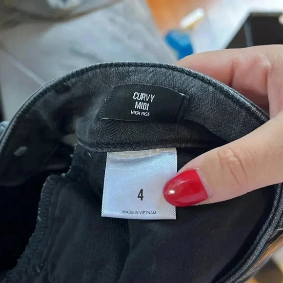 Express Shorts - Picture 4 of 4